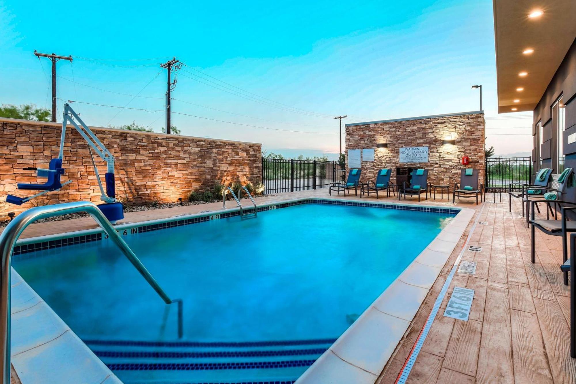 Fairfield Inn & Suites By Marriott Snyder Extérieur photo
